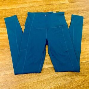 NWT Victoria's Secret Incredible Essential Leggings